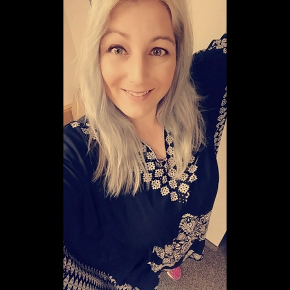 Meet your Posher, Shannon Lee - Picture 4 of 6
